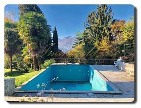 Thumbnail von Villa im sanierungsbedürftigen Zustand