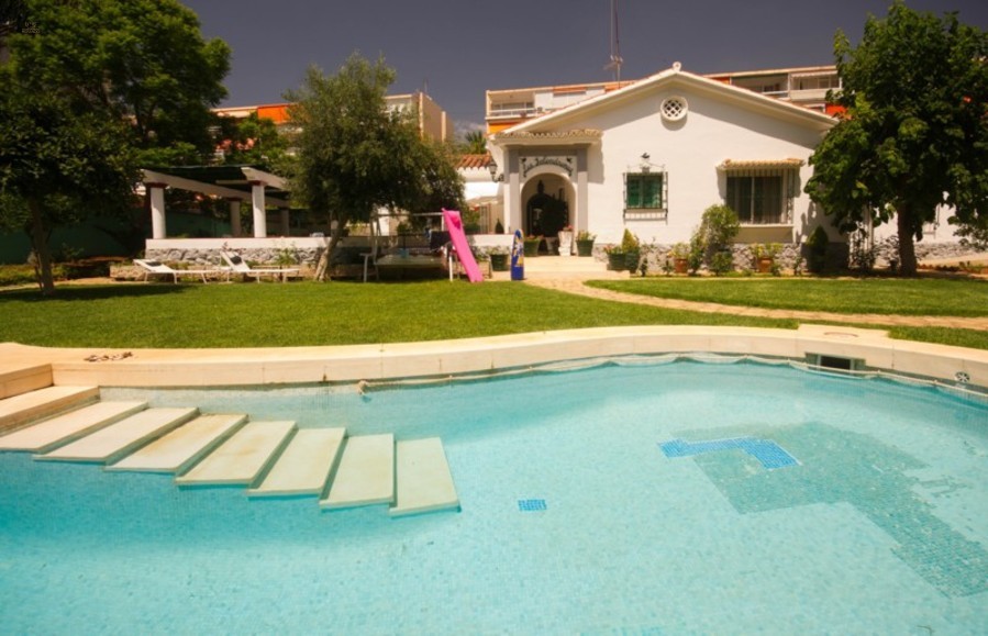 Luxus-Villa in La Carihuela R2257454 