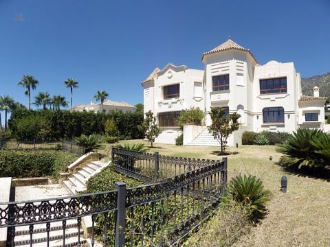 Luxus-Villa in Sierra Blanca R2737871 