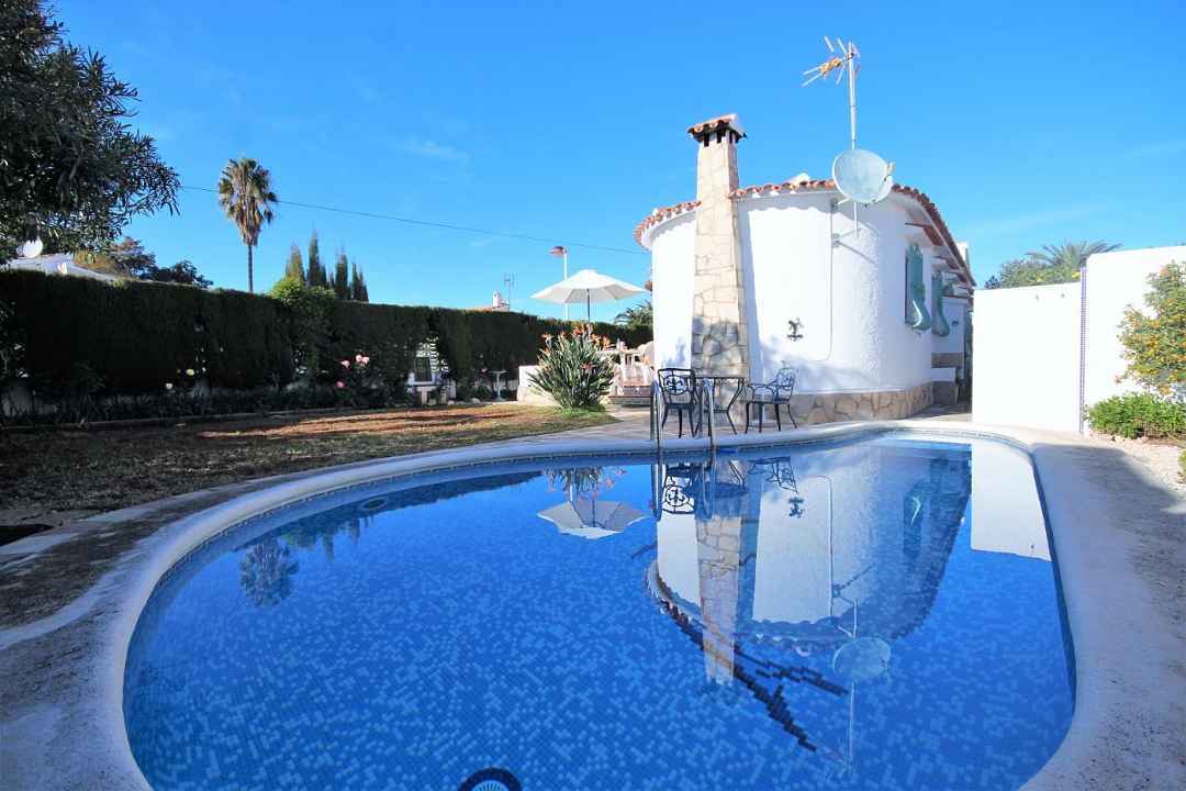 ***Entzückende kleine Villa mit Pool - 2 SZ, 2 BZ, nur 300 m vom Strand***