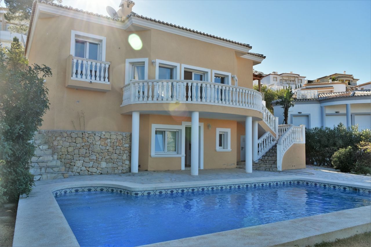 ***Bei Denia - Villa mit Meerblick und Bergblick mit 3 Schlafzimmern und 3 Bädern, Pool, Kamin, Balkon, Terrasse etc.***