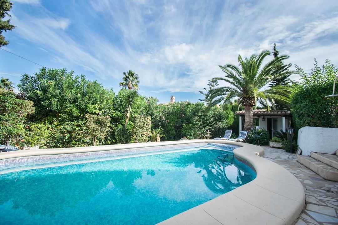 ***Schöne 4 Schlafzimmervilla mit Meerblick, Pool, Garage und Sauna in Denia***