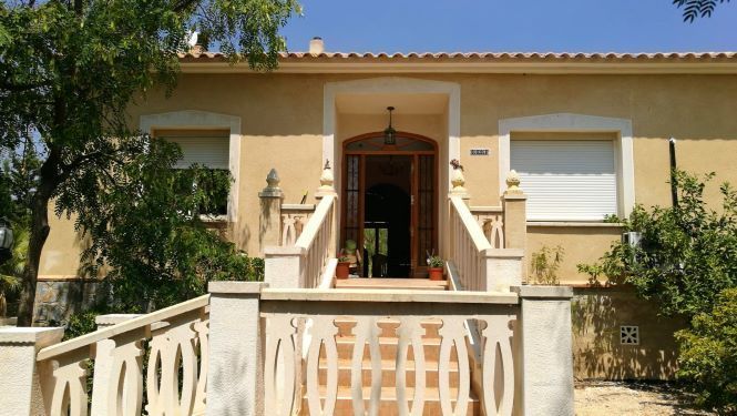 ***Gepflegte Villa mit 178 m² und einem ausbaufährigem Untergeschoss von 170 m² im Raum Muchamiel mit Bergpanoramablick***