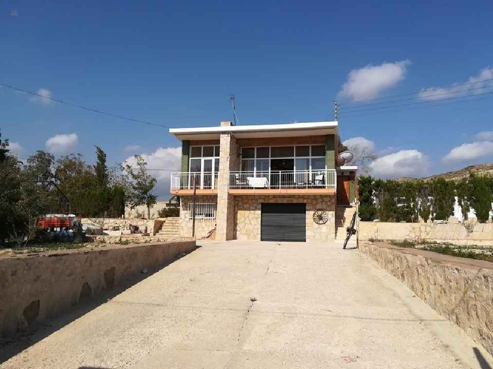 ***Villa auf großzügigem Grundstück mit Swimmingpool im Raum Busot***