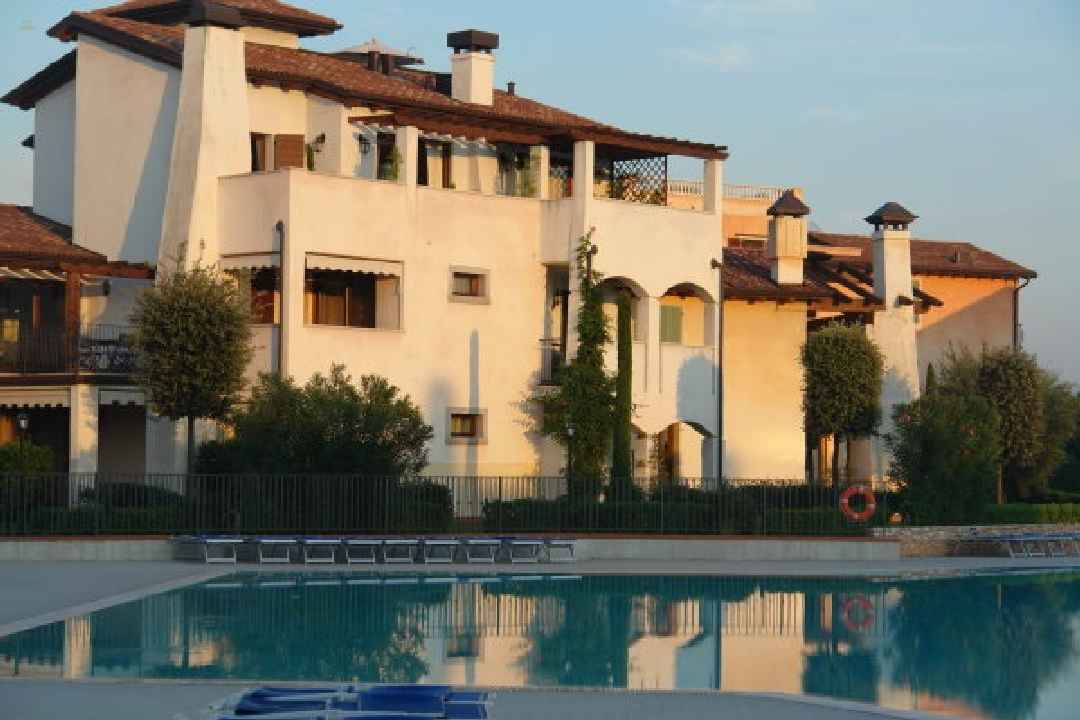 Exclusive, schöne, geräumige vier Zimmer Wohnung in Peschiera