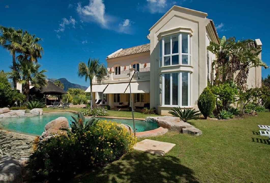 Luxus-Villa in Monte Halcones R2794208