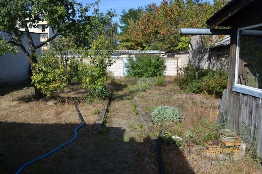 Thumbnail von Baugrundstück mit kleinem Häuschen