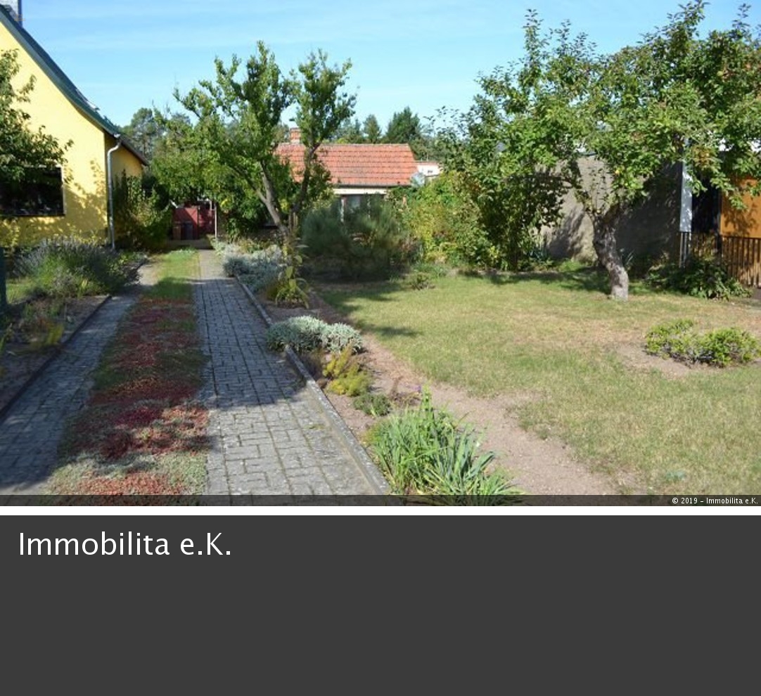 Baugrundstück mit kleinem Häuschen