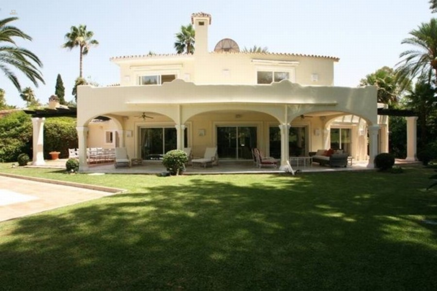 Luxus-Villa in Las Brisas R2582381