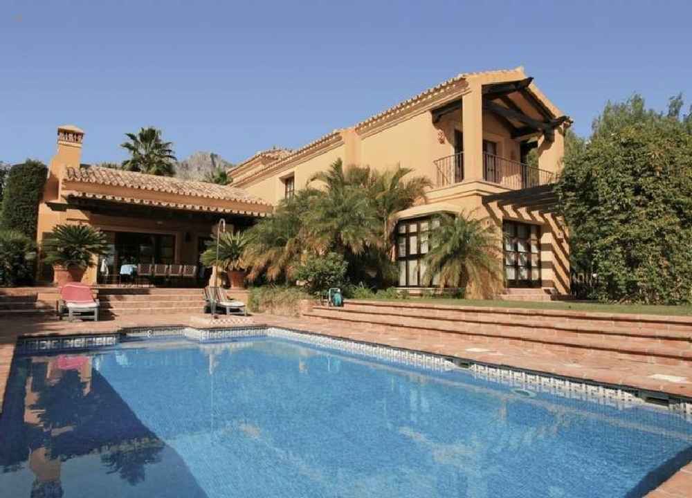 Luxus-Villa in Sierra Blanca R2814773