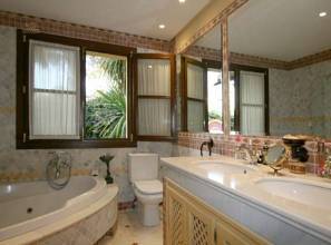 Thumbnail von Luxus-Villa in Sierra Blanca R2814773