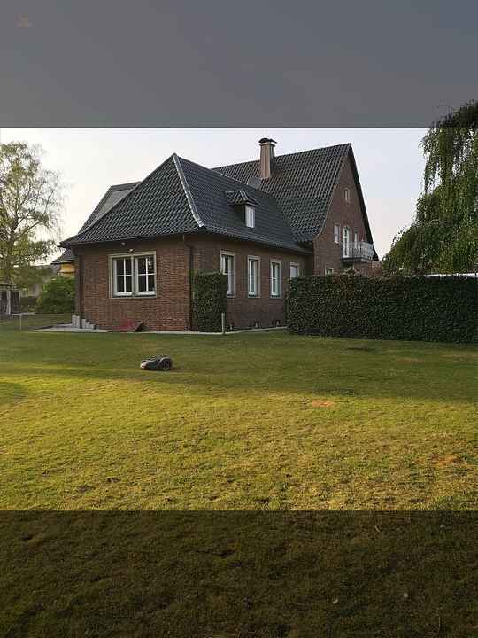 Großzügige, ortsprägende Villa mit zehn Zimmern 