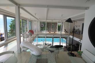 Thumbnail von Beeindruckende Villa im modernen Stil direkt am Meer