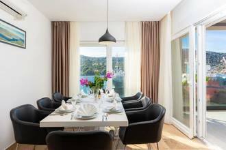 Thumbnail von Moderne Neubau-Villa in der 1. Reihe zum Meer mit Swimmingpool auf der Dachterrasse