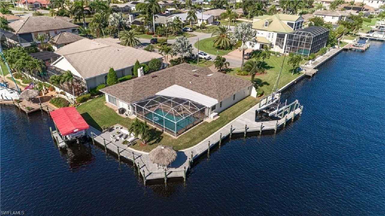 2624 SE 21st Place Cape Coral, FL 33904