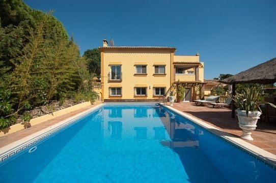 Luxus-Villa in Las Chapas R148133 