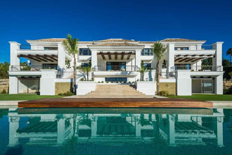 Thumbnail von Luxus-Villa in Sierra Blanca R2825156