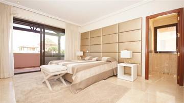 Thumbnail von Luxus-Haus in Sierra Blanca R2827241