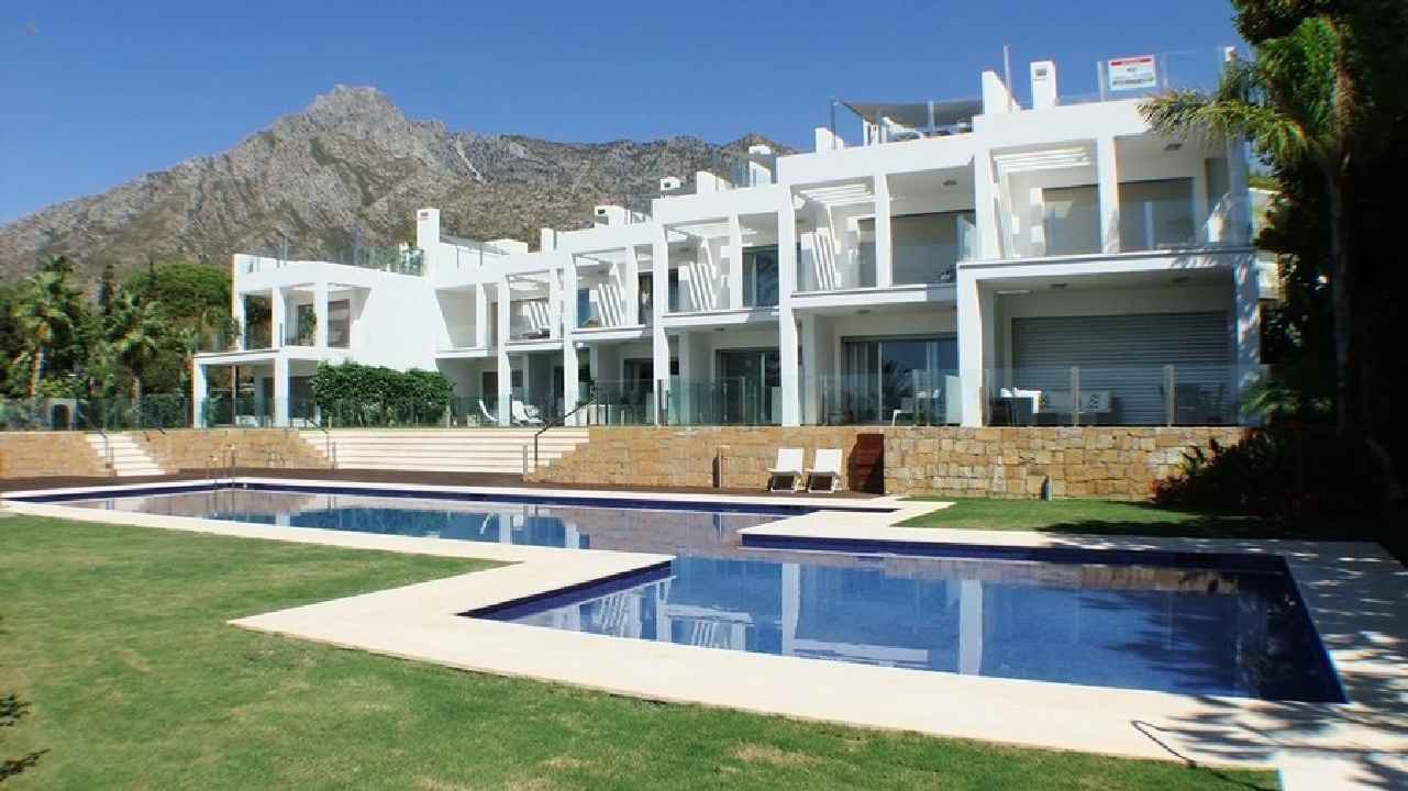 Luxus-Haus in Sierra Blanca R2556071