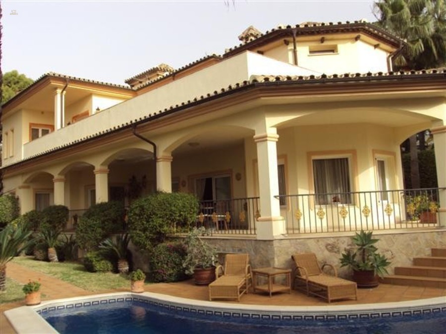 Luxus-Villa in Sierra Blanca R2606999