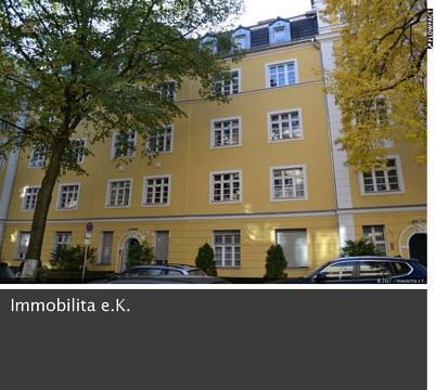 Große Altbauwohnung mit 2 Balkonen