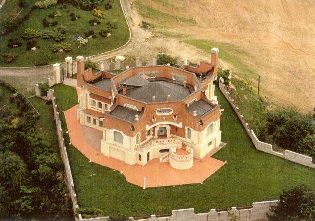 Thumbnail von Beeindruckende neoklassische Villa