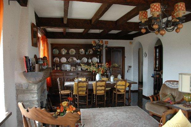 Thumbnail von Charmante Villa auf eigenem Hügel