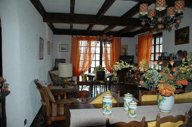 Thumbnail von Charmante Villa auf eigenem Hügel