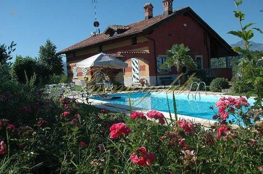 Ein kleines Schmuckstück... für Sie ausgesucht; gepflegtes Landhaus mit phantastischer Sicht bis in die See-Alpen.