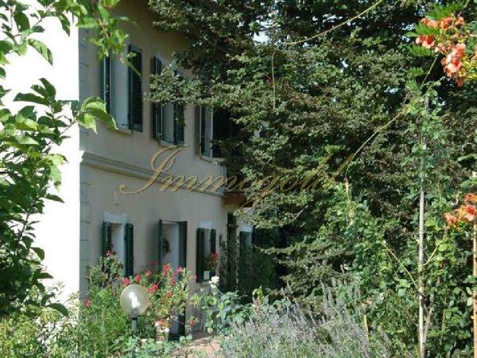 Charmantes Landhaus in den sanften Hügeln bei Asti.