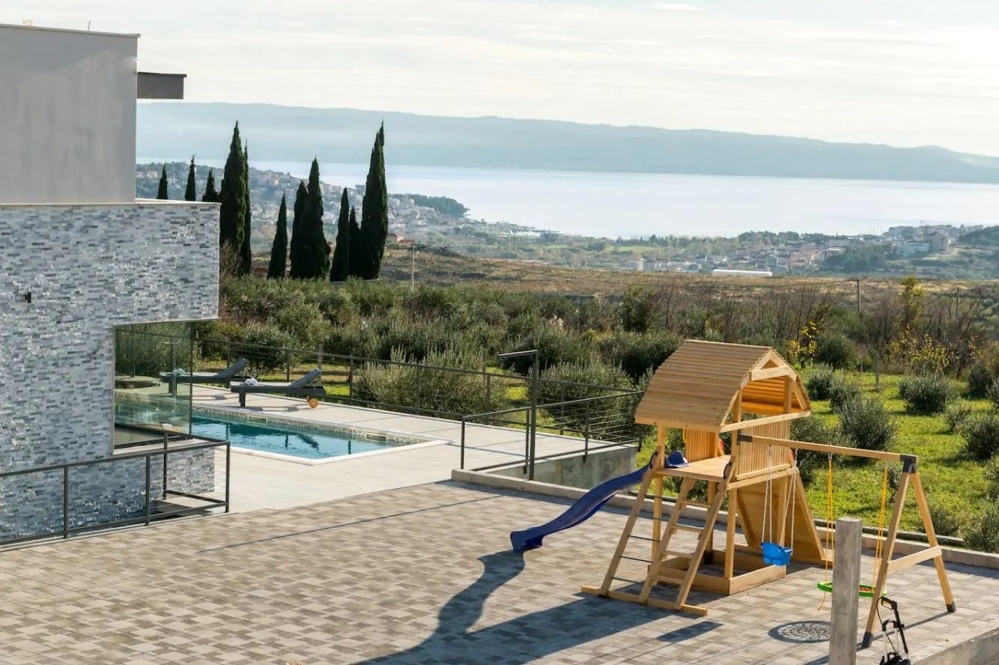 Thumbnail von Moderne Villa mit Swimmingpool und Meerblick, Region Split