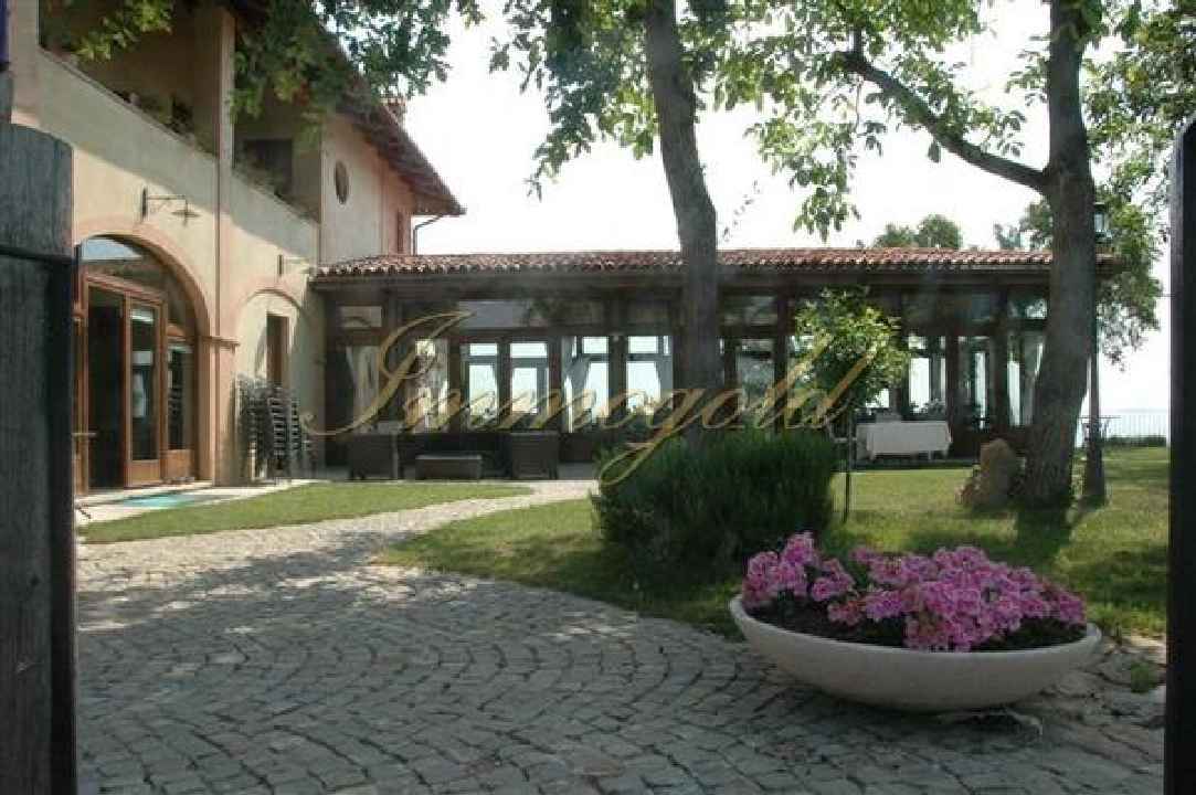 Exclusieve restaurantvilla met vier individueel ingerichte gastenkamers.