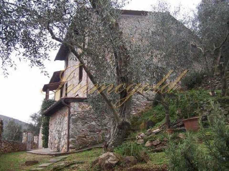 Komplett neu renoviertes Natursteinhaus in absoluter Spitzen-Panoramalage.