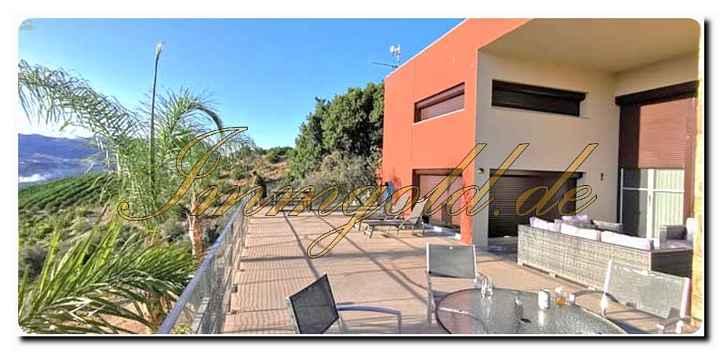 Licht durchflutete Finca mit Gästehaus, Pool, Pferdestall und Reitplatz