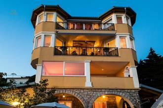 Thumbnail von Villa in der ersten Reihe zum Meer in der Region Novi Vinodolski