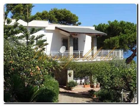Immogold Villa am Meer mit Depedancen