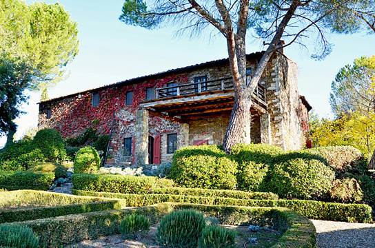 schöne Villa mit Dependance und schön angelegtem Garten