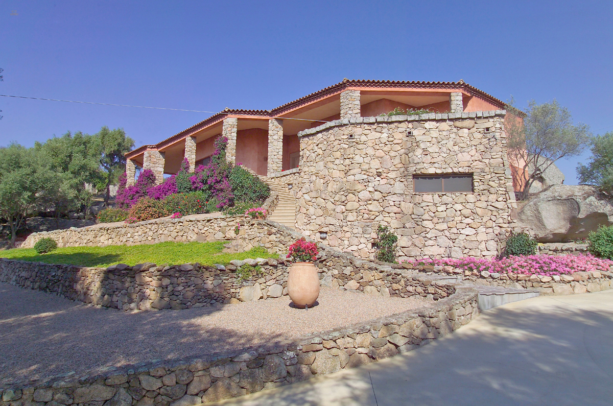 traumhafte Villa mit 200 m² Wohnfläche und 10.000 m² Garten