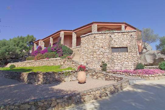 traumhafte Villa mit 200 m² Wohnfläche und 10.000 m² Garten