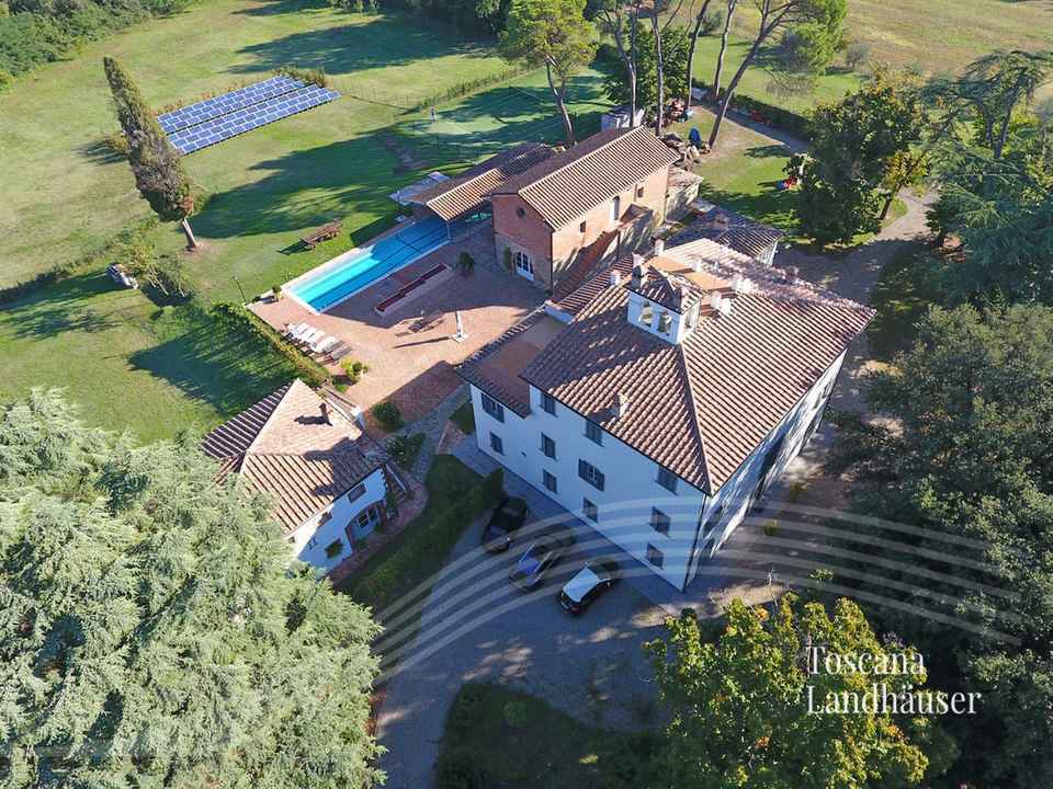 historische Villa mit Pool und Tennisplatz bei Arezzo
