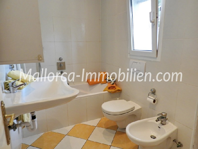 Thumbnail von WUNDERSCHÖNES CHALET MIT TEILMEERBLICK