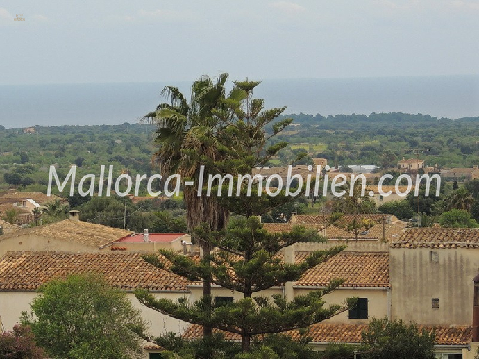DORFHAUS MIT IMPOSANTEM MEERBLICK