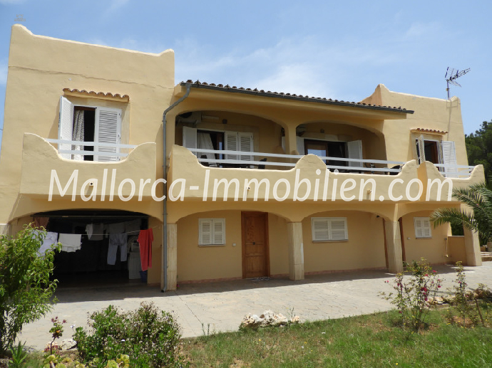 2 DOPPELHAUSHÄLFTEN MIT GARTEN UND GARAGE