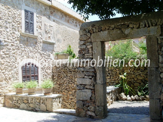 RENOVIERTE FINCA IN GROSSEM GEHÖFT MIT POOL