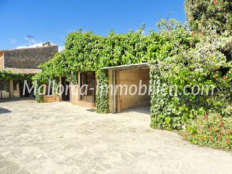 ROMANTISCH GELEGENE FINCA ZUM SANIEREN