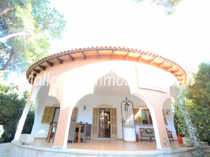 TRAUM-FINCA UMGEBEN VON EINER WUNDERSCHÖNEN PARKANLAGE