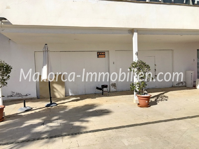 LADENLOKAL IM HAFEN VON CALA D'OR MIT MEERBLICK