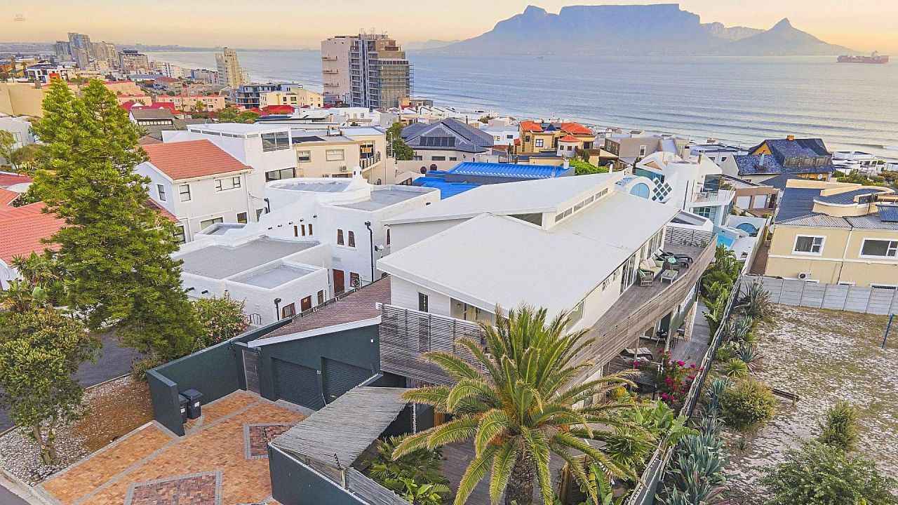 Traumhafter Blick auf Kapstadt und den Tafelberg 