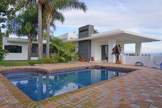 Luxus-Villa in Coin F2828327