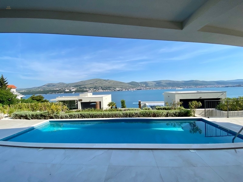 Moderne Luxusvilla mit Swimmingpool mit Panorama-Meerblick, Insel Ciovo, Dalmatien
